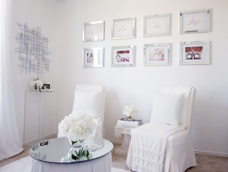 All white guest/sitting room at The Queen's Quarters