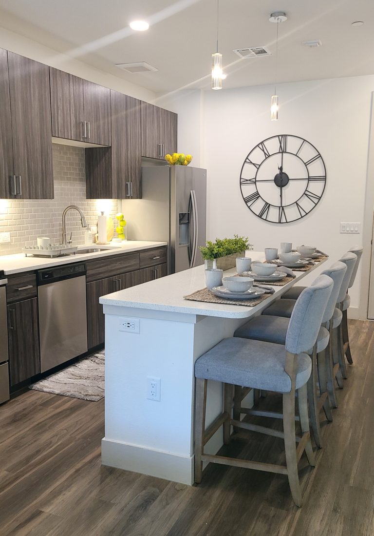 AZ Bachelor Pad - Kitchen