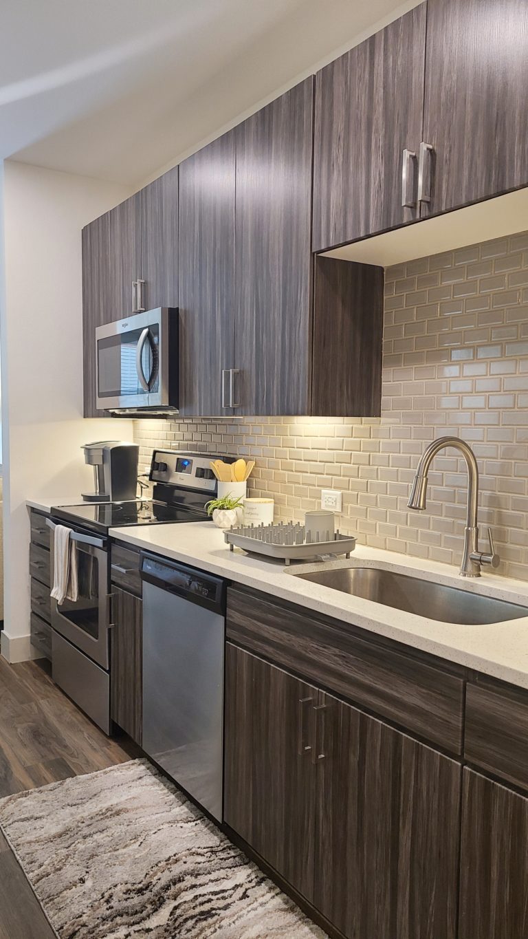 AZ Bachelor Pad - Kitchen